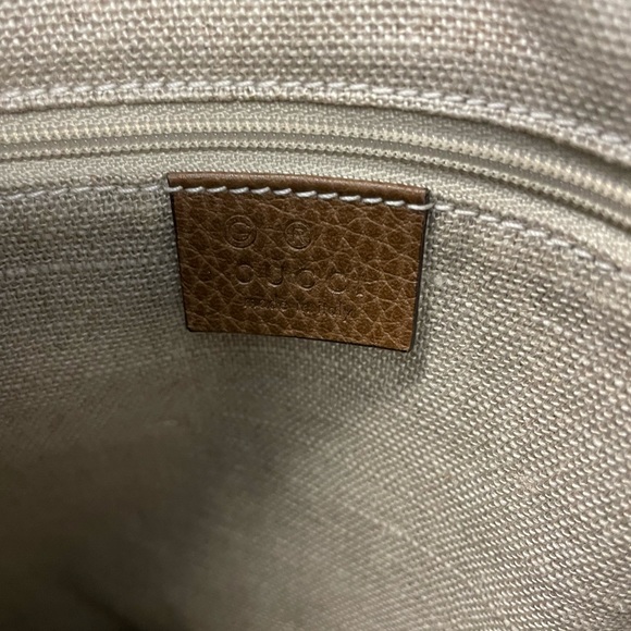 Gucci signature hobo bag leather bottom and handle. Original dust bag included. - Picture 11 of 13